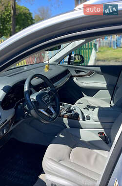 Внедорожник / Кроссовер Audi Q7 2017 в 