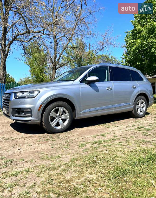 Внедорожник / Кроссовер Audi Q7 2017 в 