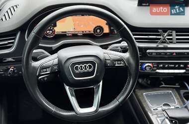 Внедорожник / Кроссовер Audi Q7 2016 в 