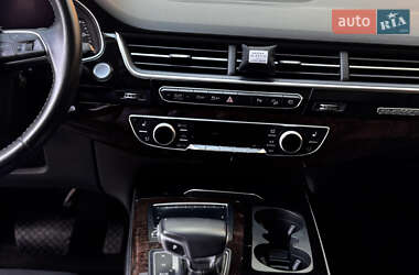 Внедорожник / Кроссовер Audi Q7 2018 в 