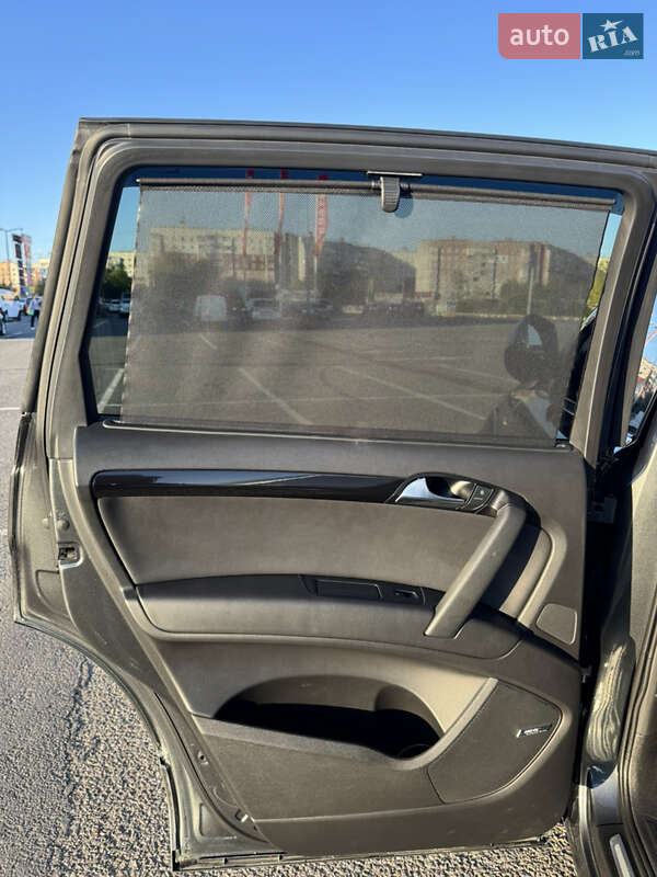 Внедорожник / Кроссовер Audi Q7 2010 в Черновцах