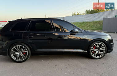 Внедорожник / Кроссовер Audi Q7 2016 в 