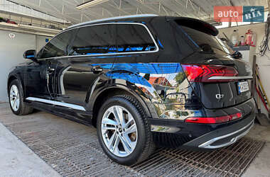 Внедорожник / Кроссовер Audi Q7 2021 в 