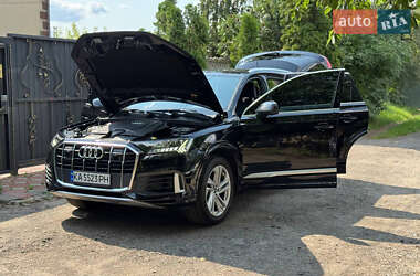 Внедорожник / Кроссовер Audi Q7 2021 в 
