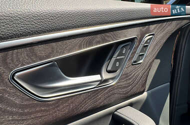 Внедорожник / Кроссовер Audi Q7 2021 в 