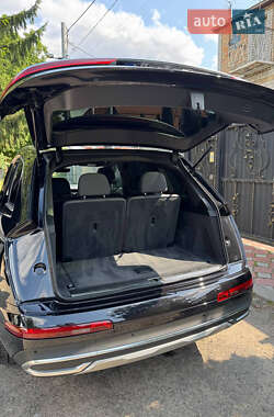 Внедорожник / Кроссовер Audi Q7 2021 в 