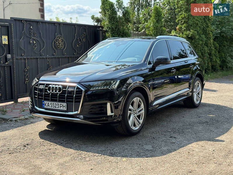 Внедорожник / Кроссовер Audi Q7 2021 в 
