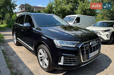Внедорожник / Кроссовер Audi Q7 2021 в 