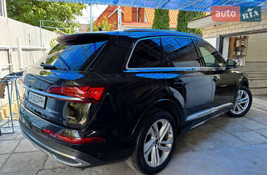 Внедорожник / Кроссовер Audi Q7 2021 в 