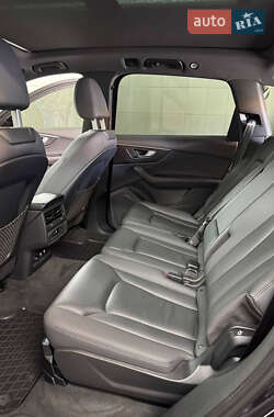 Внедорожник / Кроссовер Audi Q7 2021 в 