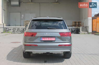 Позашляховик / Кросовер Audi Q7 2017 в 