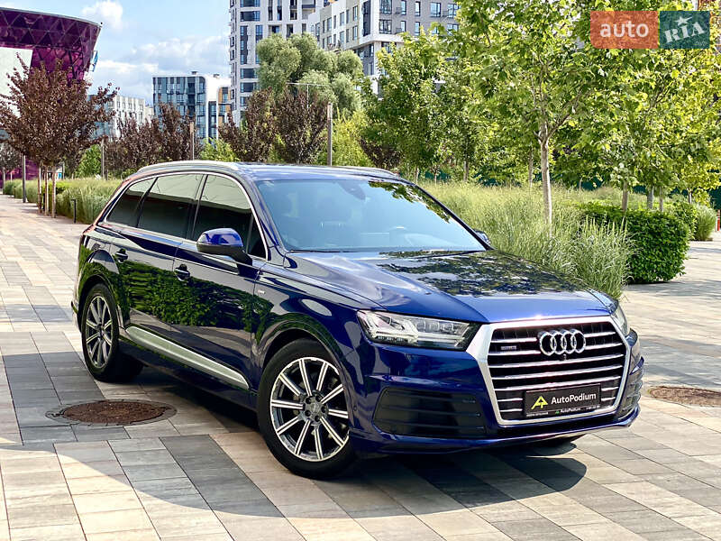 Внедорожник / Кроссовер Audi Q7 2018 в 