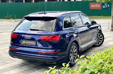 Внедорожник / Кроссовер Audi Q7 2018 в 