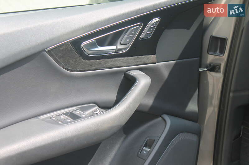 Внедорожник / Кроссовер Audi Q7 2017 в Львове