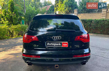 Позашляховик / Кросовер Audi Q7 2015 в 