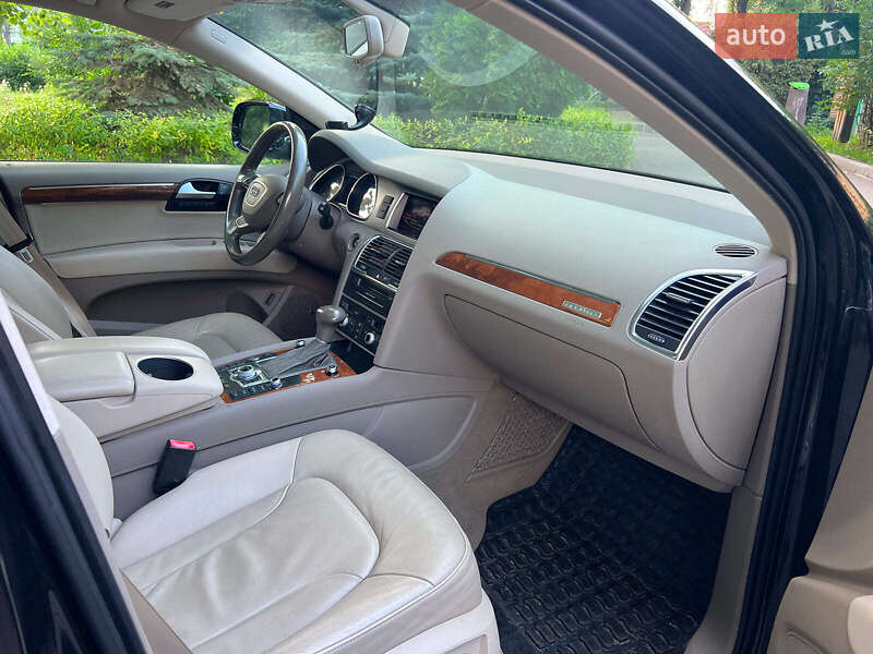 Внедорожник / Кроссовер Audi Q7 2015 в Киеве