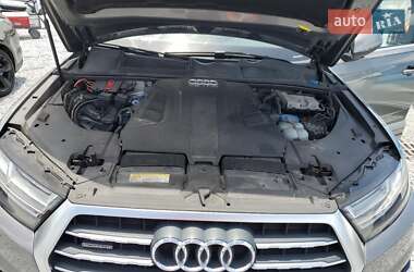 Внедорожник / Кроссовер Audi Q7 2016 в 