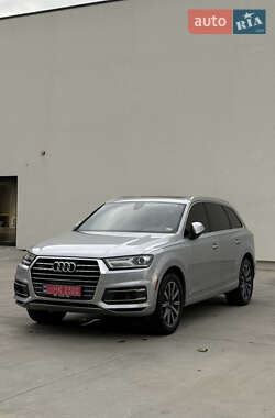 Внедорожник / Кроссовер Audi Q7 2017 в 