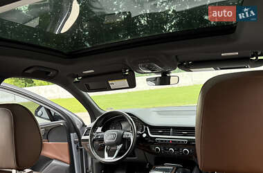 Внедорожник / Кроссовер Audi Q7 2017 в 