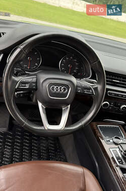 Внедорожник / Кроссовер Audi Q7 2017 в 