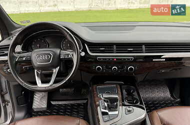 Внедорожник / Кроссовер Audi Q7 2017 в 
