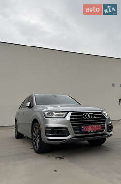 Внедорожник / Кроссовер Audi Q7 2017 в 