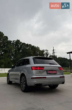 Внедорожник / Кроссовер Audi Q7 2017 в 