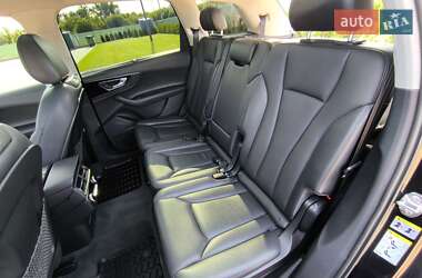 Внедорожник / Кроссовер Audi Q7 2015 в 