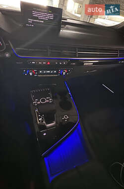 Позашляховик / Кросовер Audi Q7 2017 в 