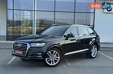 Внедорожник / Кроссовер Audi Q7 2017 в 
