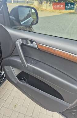Позашляховик / Кросовер Audi Q7 2011 в 