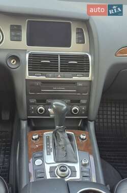Позашляховик / Кросовер Audi Q7 2011 в 