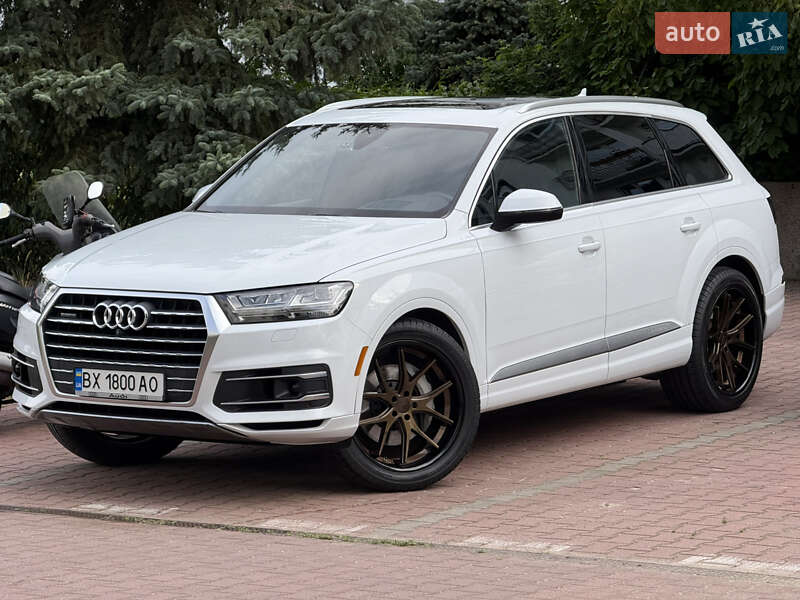 Внедорожник / Кроссовер Audi Q7 2017 в 