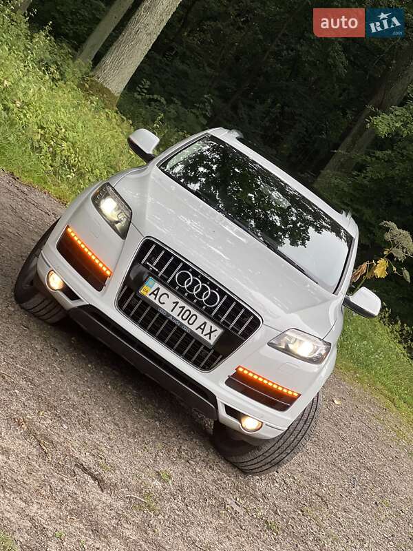 Позашляховик / Кросовер Audi Q7 2012 в Луцьку