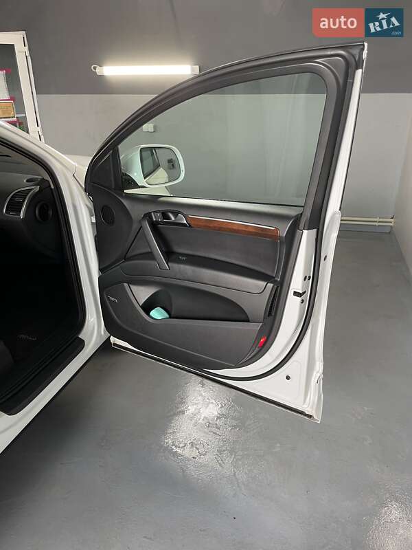 Позашляховик / Кросовер Audi Q7 2012 в Луцьку