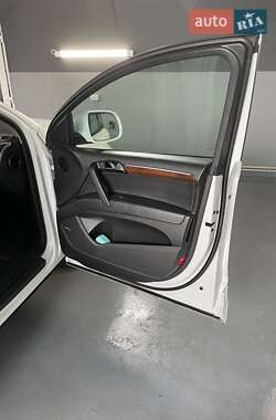 Внедорожник / Кроссовер Audi Q7 2012 в 