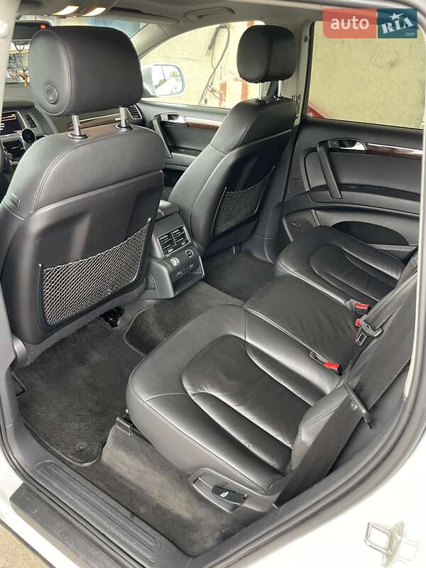 Позашляховик / Кросовер Audi Q7 2012 в Луцьку
