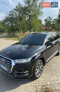 Внедорожник / Кроссовер Audi Q7 2017 в 