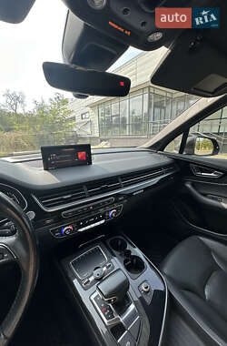 Внедорожник / Кроссовер Audi Q7 2017 в 
