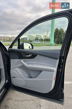 Позашляховик / Кросовер Audi Q7 2016 в 