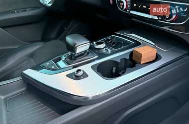 Внедорожник / Кроссовер Audi Q7 2016 в 