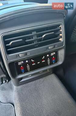 Внедорожник / Кроссовер Audi Q7 2020 в 