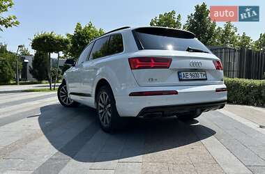 Внедорожник / Кроссовер Audi Q7 2017 в 