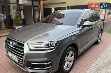 Внедорожник / Кроссовер Audi Q7 2016 в 
