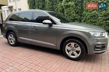 Внедорожник / Кроссовер Audi Q7 2016 в 