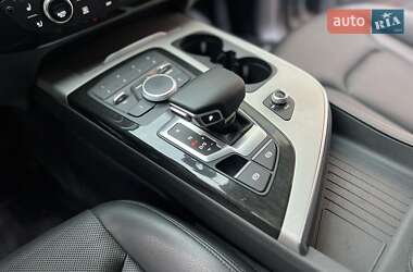 Внедорожник / Кроссовер Audi Q7 2016 в 