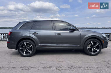 Внедорожник / Кроссовер Audi Q7 2018 в 