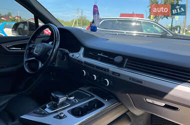 Внедорожник / Кроссовер Audi Q7 2015 в 