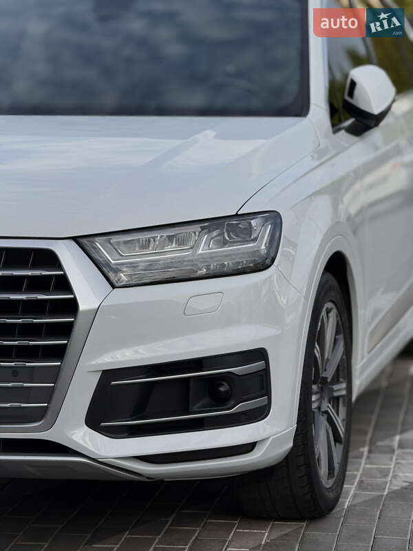 Внедорожник / Кроссовер Audi Q7 2016 в Ровно
