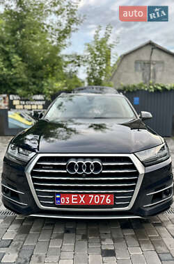 Внедорожник / Кроссовер Audi Q7 2018 в 